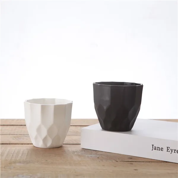 White Round Plastic Flower Pot